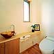 自然素材をふんだんに使った素足の家 toilet