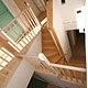 「せせらぎに包まれたｴｺな家」吹抜階段