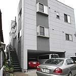 ４台駐車ビルトインガレージのある、ゆとりの２世帯住宅